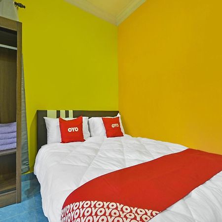Oyo 90744 Bari Indah Beach Resort Kuala Terengganu Kültér fotó