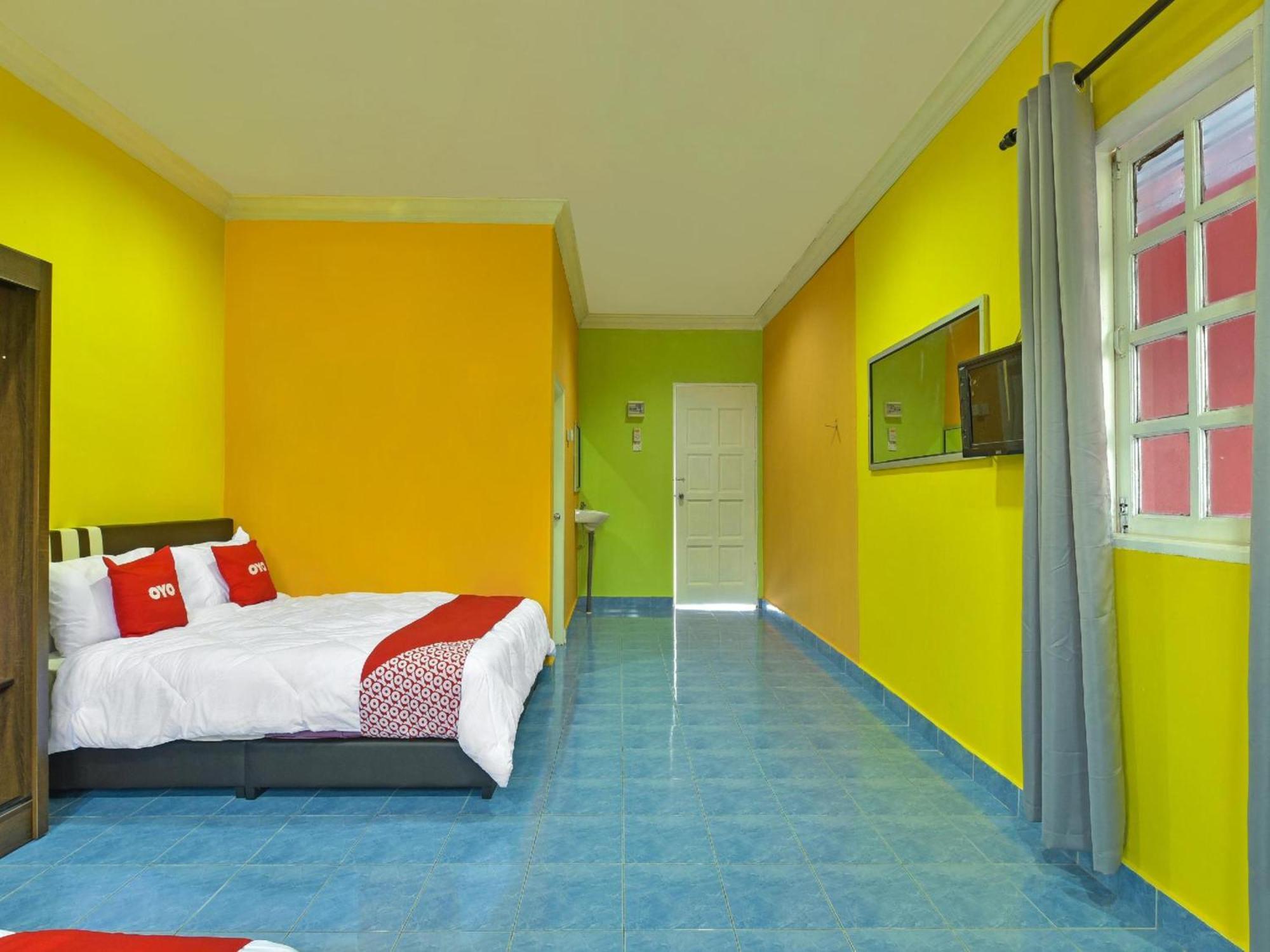 Oyo 90744 Bari Indah Beach Resort Kuala Terengganu Kültér fotó
