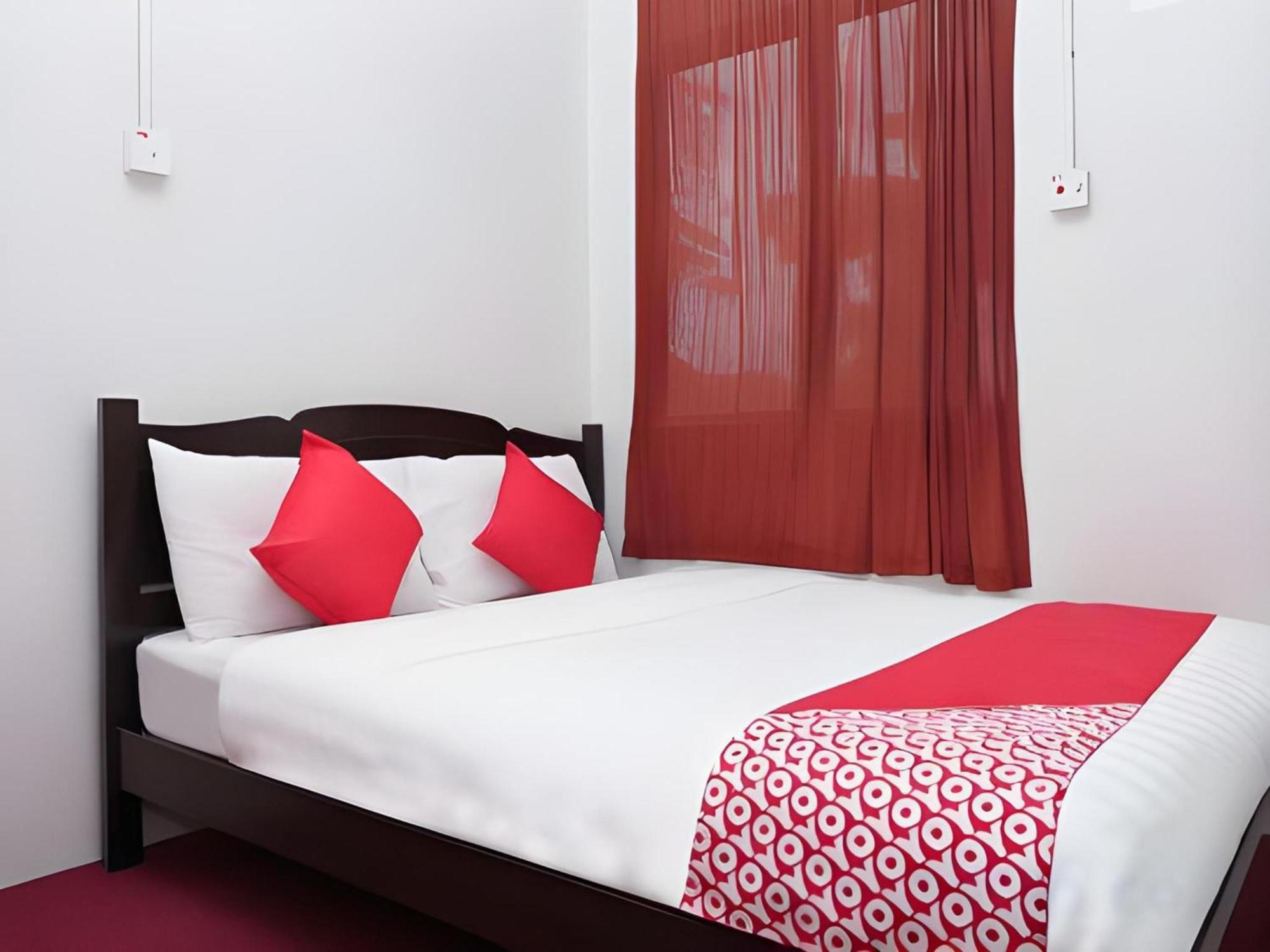 Oyo 90744 Bari Indah Beach Resort Kuala Terengganu Kültér fotó
