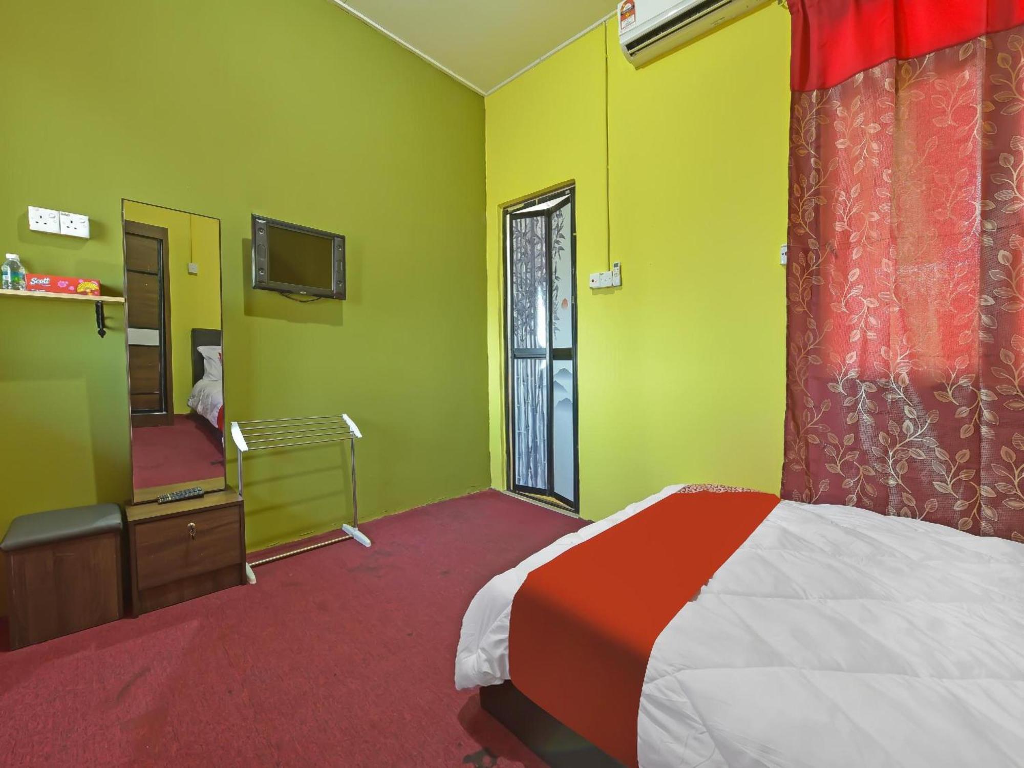 Oyo 90744 Bari Indah Beach Resort Kuala Terengganu Kültér fotó