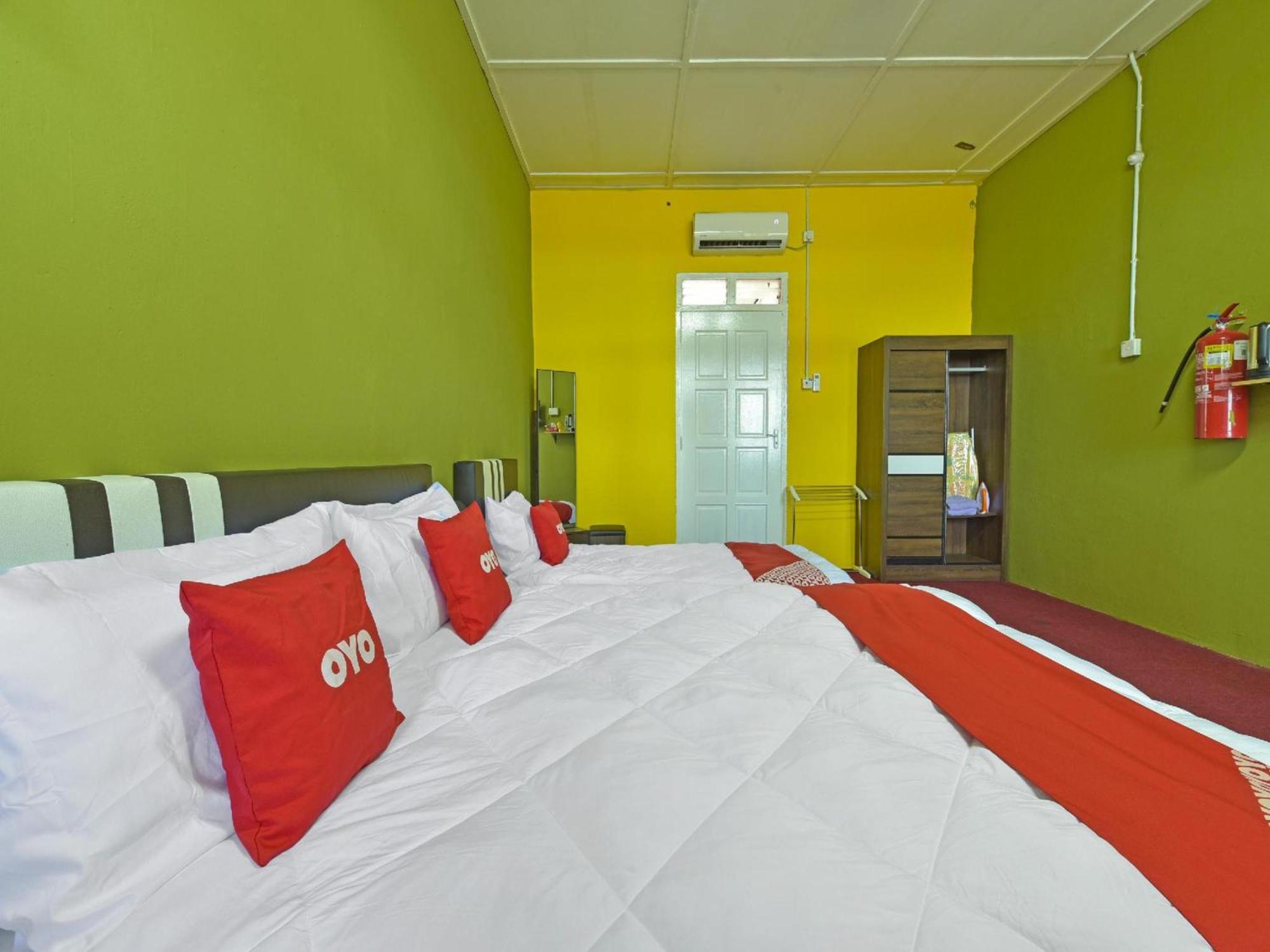 Oyo 90744 Bari Indah Beach Resort Kuala Terengganu Kültér fotó