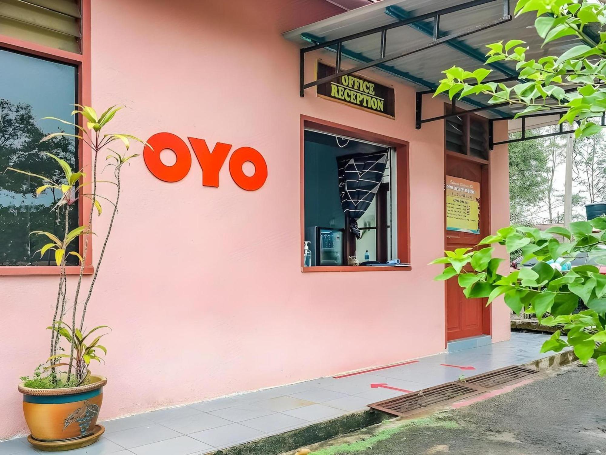 Oyo 90744 Bari Indah Beach Resort Kuala Terengganu Kültér fotó