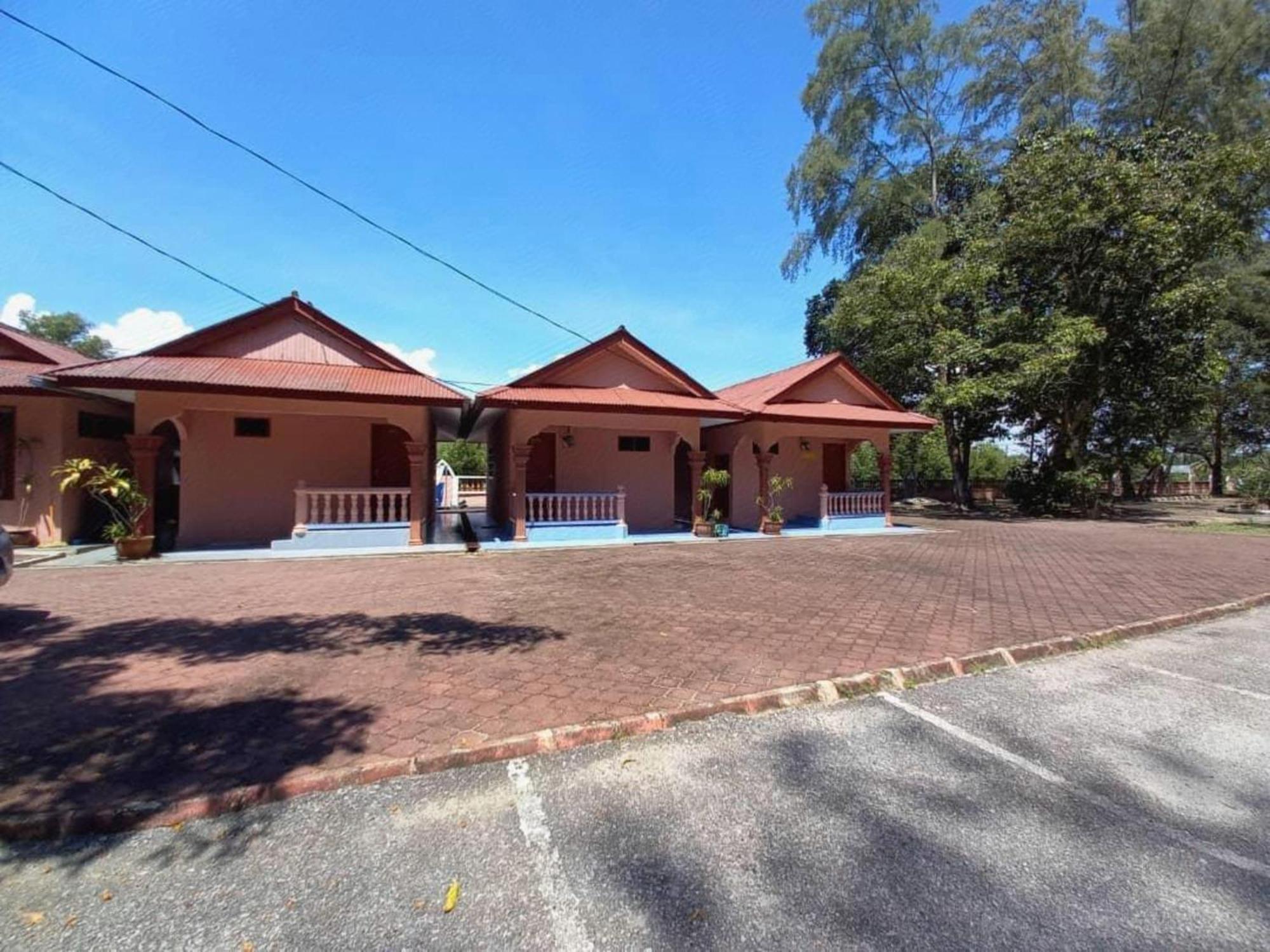 Oyo 90744 Bari Indah Beach Resort Kuala Terengganu Kültér fotó