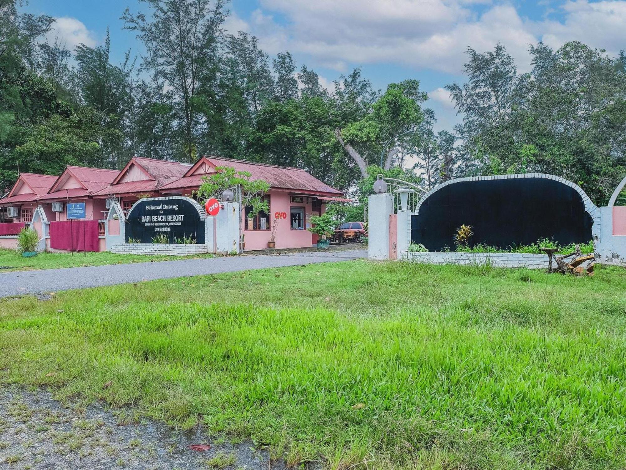 Oyo 90744 Bari Indah Beach Resort Kuala Terengganu Kültér fotó