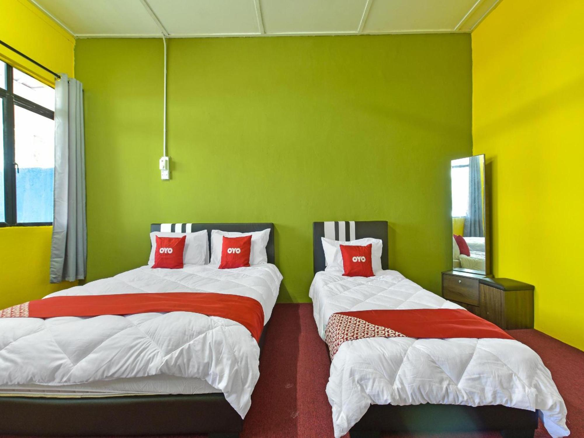 Oyo 90744 Bari Indah Beach Resort Kuala Terengganu Kültér fotó