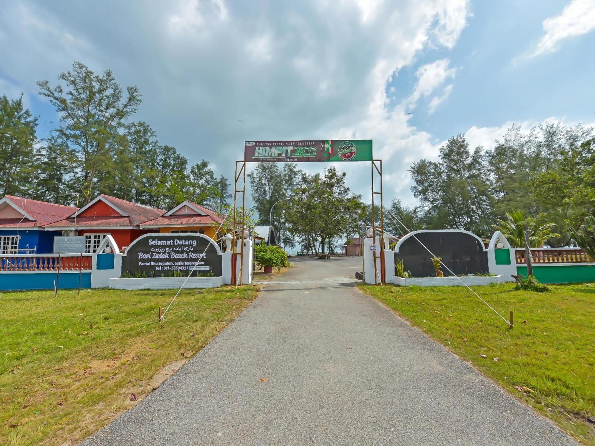 Oyo 90744 Bari Indah Beach Resort Kuala Terengganu Kültér fotó